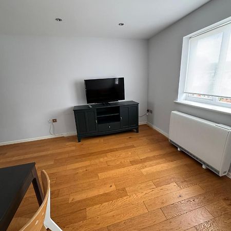2-Bedroom Flat Walking Distance To Excel London - Perfect Location! Dış mekan fotoğraf