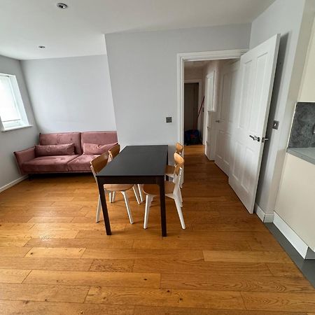 2-Bedroom Flat Walking Distance To Excel London - Perfect Location! Dış mekan fotoğraf